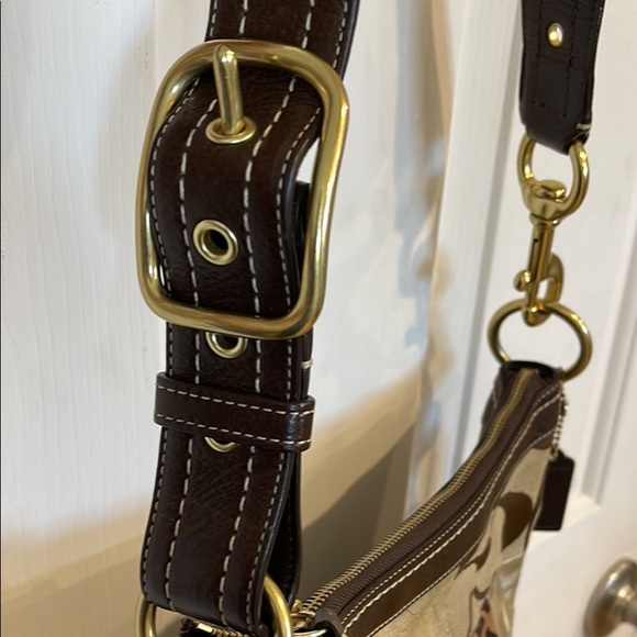 Crossbody and wristlet - Picture 4 of 10